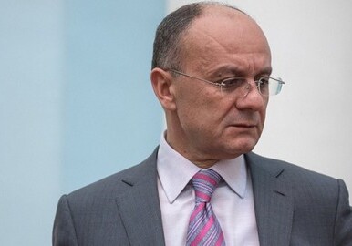 Экс-министр обороны Армении боится возвращаться на родину