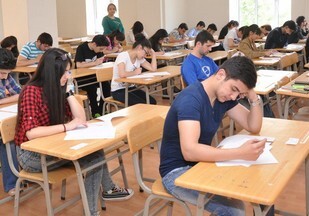 В Азербайджане проводится вступительный экзамен в вузы по I и IV группам специальностей