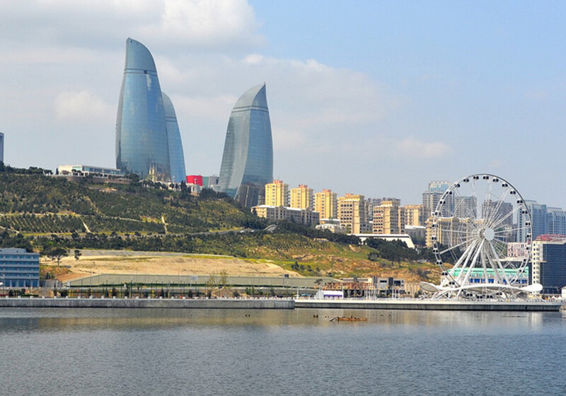 Баку - в Топ-5 городов для путешествий российских туристов на 9 Мая