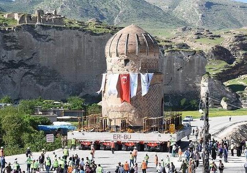 В Турции передвигают древний мавзолей