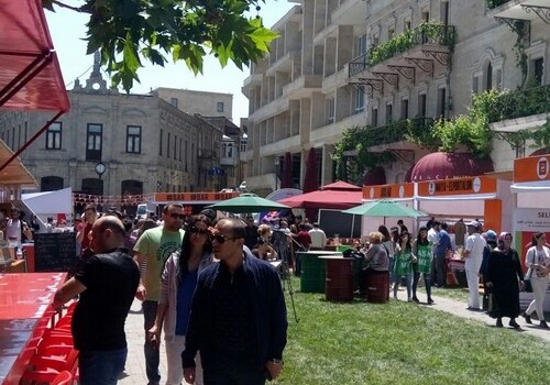 В Ичеришехер открылся первый в Азербайджане Фестиваль уличной еды (Фото)