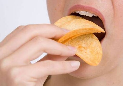 Ученые: чипсы вызывают зависимость, подобную наркотической
