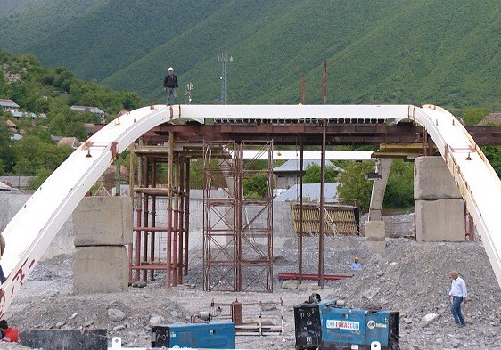 Продолжается строительство моста через реку Киш в Шекинском районе (Фото-Видео)