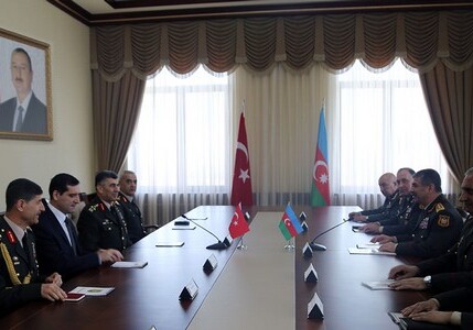 Министр обороны Азербайджана встретился с командующим Сухопутными войсками Турции (Фото)
