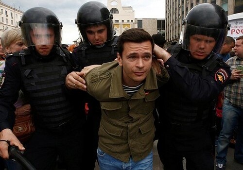 В Москве проходит антикоррупционная акция, задержано 120 человек (Фото)