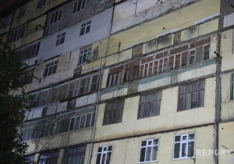 В Хырдалане студентка Медуниверситета выпала из окна 4-го этажа, когда мыла окна (Фото-Видео)