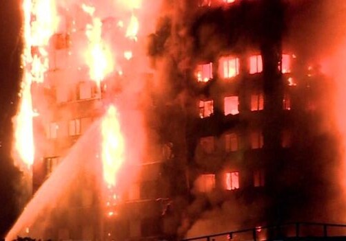В Лондоне несколько часов горит высотка, есть погибшие (Фото-Обновлено)