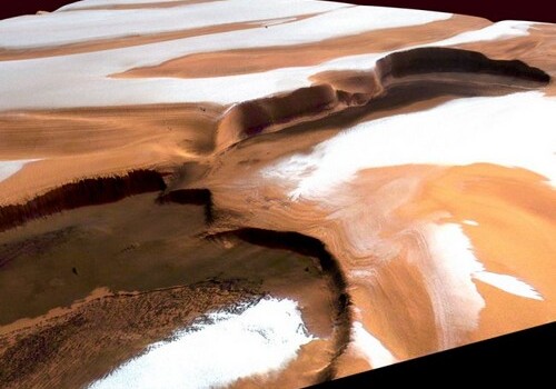 Ученые нашли на Марсе снег