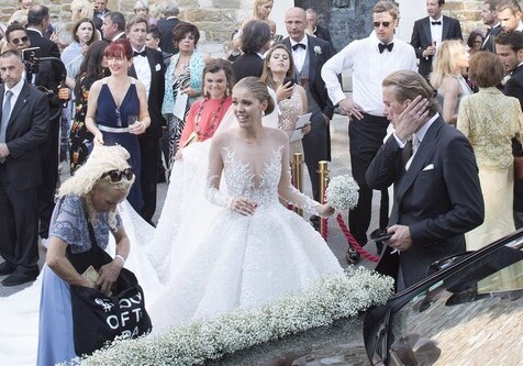 Наследница Swarovski вышла замуж в платье весом 46 кг и стоимостью $1 млн