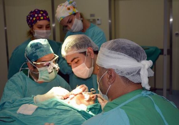 Уникальная операция по удалению злокачественной опухоли на языке - в Азербайджане