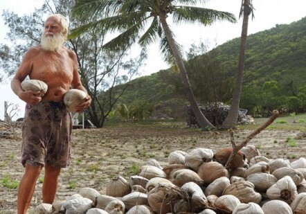 Бывший миллионер 20 лет прожил на необитаемом острове (Фото)