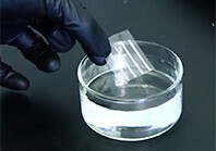 Ученые создали растворяющийся в холодной воде чип (Видео)