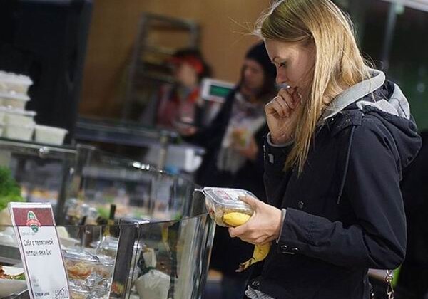 В России каждому десятому не хватает денег на еду - Опрос