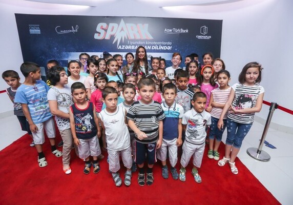 Вице-президент Фонда Гейдара Алиева приняла участие в развлекательной программе вместе с детьми, лишенными родительского попечения (Фото)
