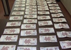 В Баку задержаны отец и сын, продававшие фальшивые банкноты
