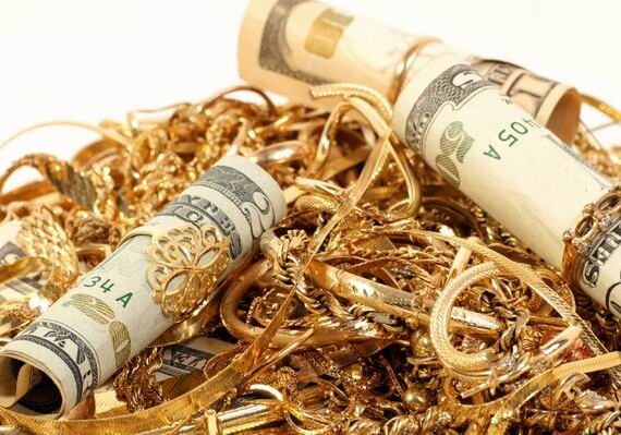 В Баку из квартиры сотрудника банка украли деньги и ювелирные изделия