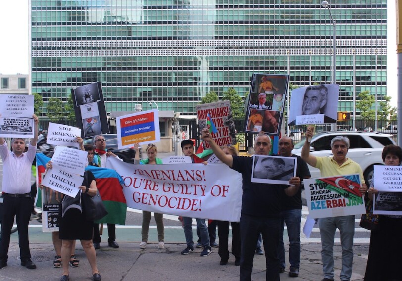 Перед штаб-квартирой ООН в Нью-Йорке прошла акция протеста азербайджанцев против армянской агрессии (Фото)