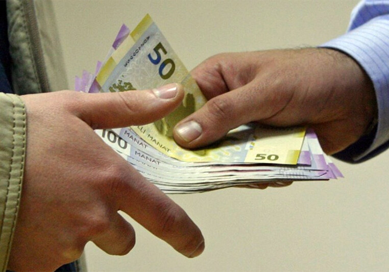 Средняя зарплата в Азербайджане превысила 520 манатов