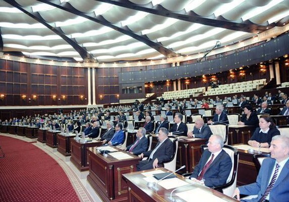 Какова сумма отпускных членов парламента Азербайджана?