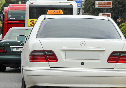 Повышение цен на бензин не отразится на общественном транспорте? - Службы такси повысили цены  