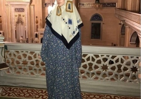 Дочь пресс-секретаря президента России надела хиджаб (Фото)