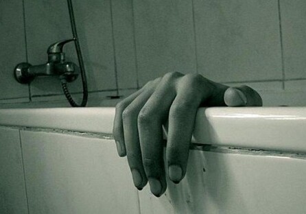 В Баку 7-летнего мальчика убило током в ванной комнате