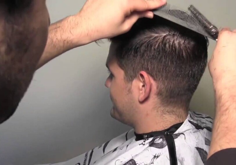 В Баку клиент избил парикмахера за неудачную стрижку 
