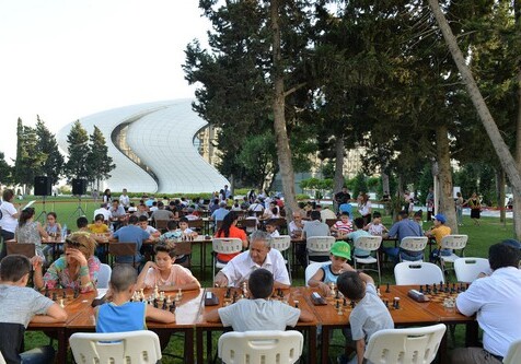 В парке Центра Гейдара Алиева прошел турнир «Моя шахматная семья» (Фото)