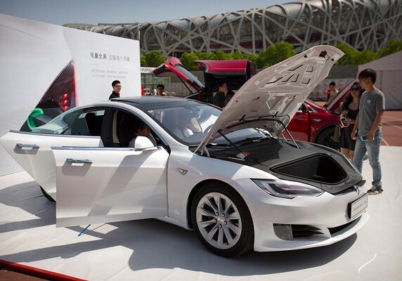 Электрокар Tesla Model S установил рекорд, проехав 1000 км без подзарядки