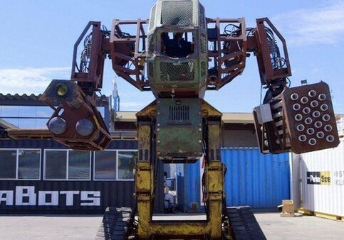 В США создали 12-тонного боевого робота (Видео)