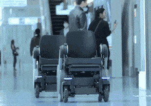 Panasonic испытает автоматическое кресло-коляску в токийском аэропорту (Видео)
