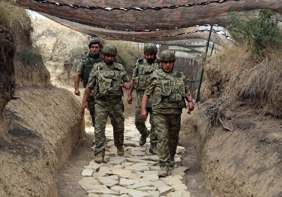 Министр обороны Азербайджана посетил прифронтовые подразделения (Фото)