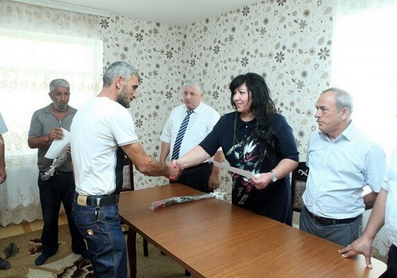 Семьи инвалидов и шехидов получили ключи от домов в Сабирабадском и Имишлинском районах (Фото)