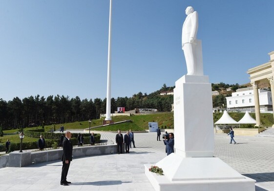 Президент Азербайджана прибыл в Гядабейский район (Фото)