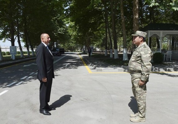 Верховный главнокомандующий ВС Азербайджана ознакомился с возможностями мобильного полевого госпиталя (Фото)