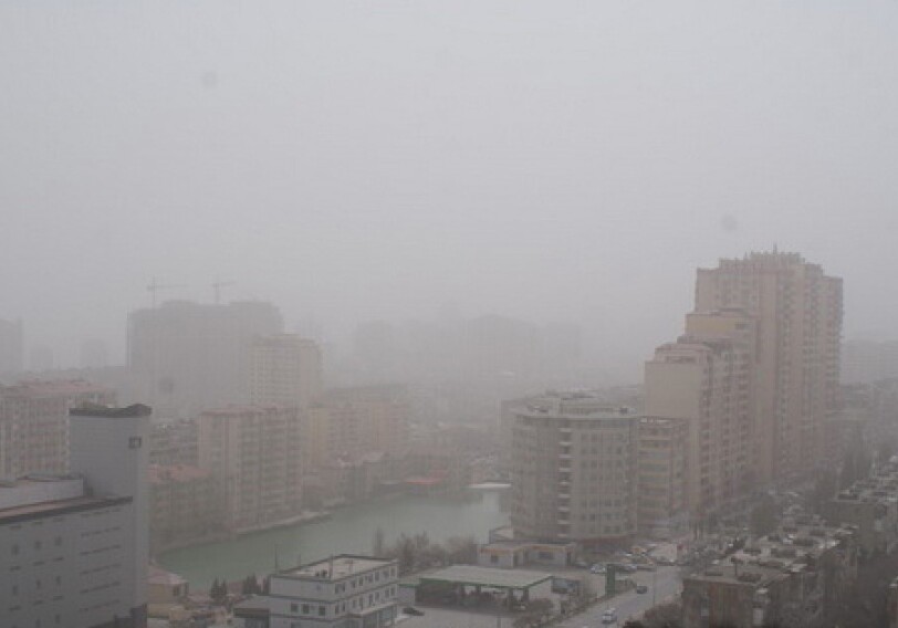 Баку накрыл густой туман пыли из Туркменистана
