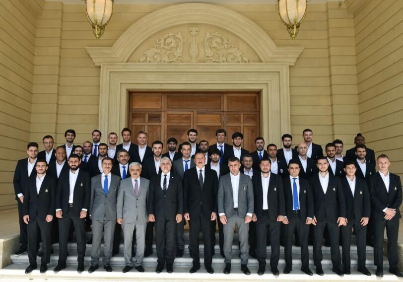 Президент Ильхам Алиев принял членов футбольного клуба «Карабах» (Фото-Обновлено)