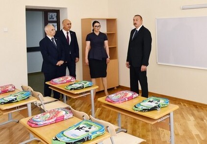 Президент Азербайджана ознакомился с условиями в ряде бакинских школ (Фото)