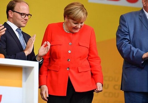 Меркель забросали помидорами на предвыборном выступлении
