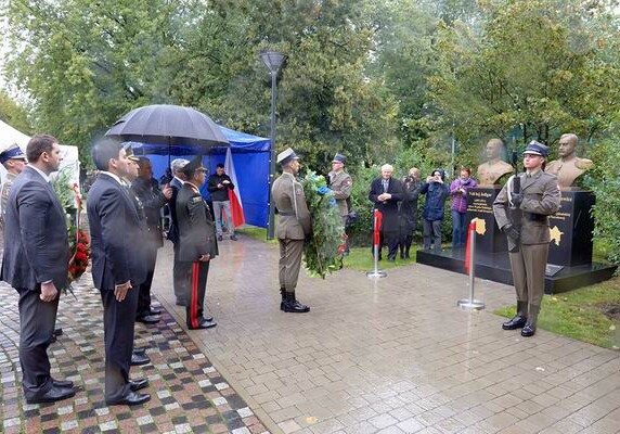 Министр Закир Гасанов принял участие в открытии воздвигнутого в Варшаве монумента в память о военных деятелей периода АДР