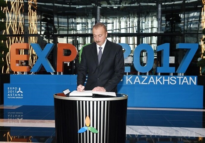 Ильхам Алиев ознакомился на выставке «ЕХРО 2017 Астана» с национальными павильонами Азербайджана и Казахстана (Фото)
