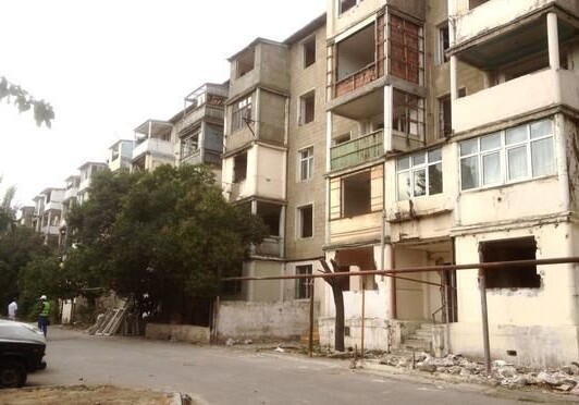 В Ясамальском районе Баку начался снос пятиэтажек (Фото)