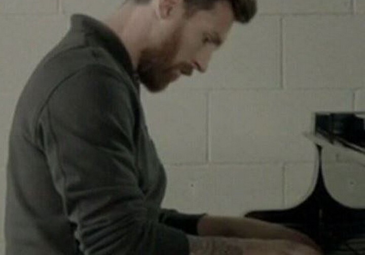Месси исполнил на рояле гимн Лиги чемпионов (Видео)