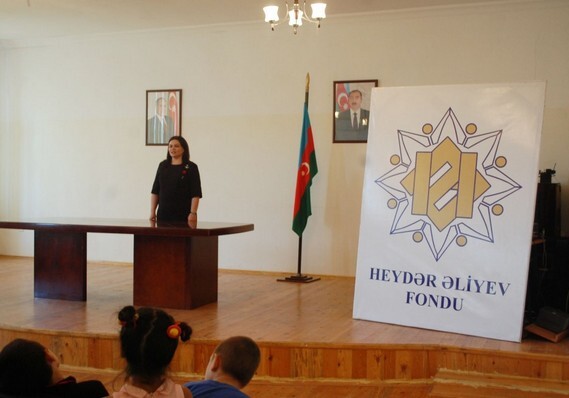 По инициативе Фонда Гейдара Алиева детям из малообеспеченных семей вручена школьная форма
