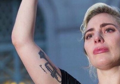 Леди Гага госпитализирована из-за сильных болей