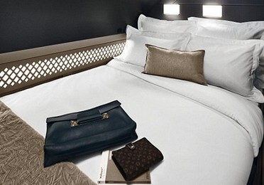 Qatar Airways первой в мире оборудовала самолеты двухспальными кроватями (Видео)