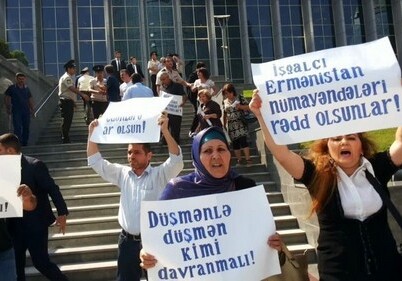 В Баку прошла акция протеста против приезда армянской делегации (Фото)