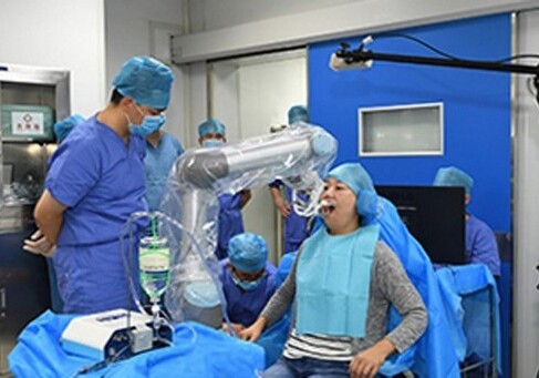 Робот-стоматолог впервые в истории самостоятельно провел операцию
