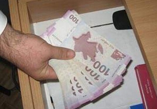 В Баку мужчина расплатился за бензин фальшивыми деньгами