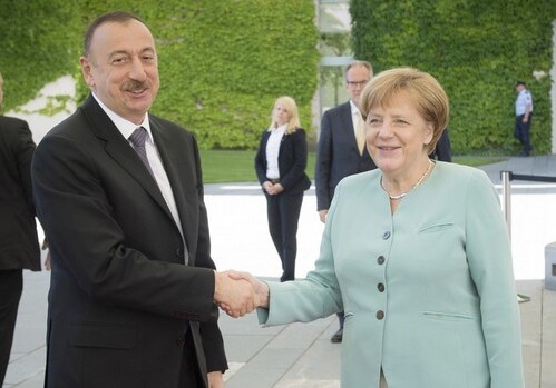 Ильхам Алиев поздравил Ангелу Меркель